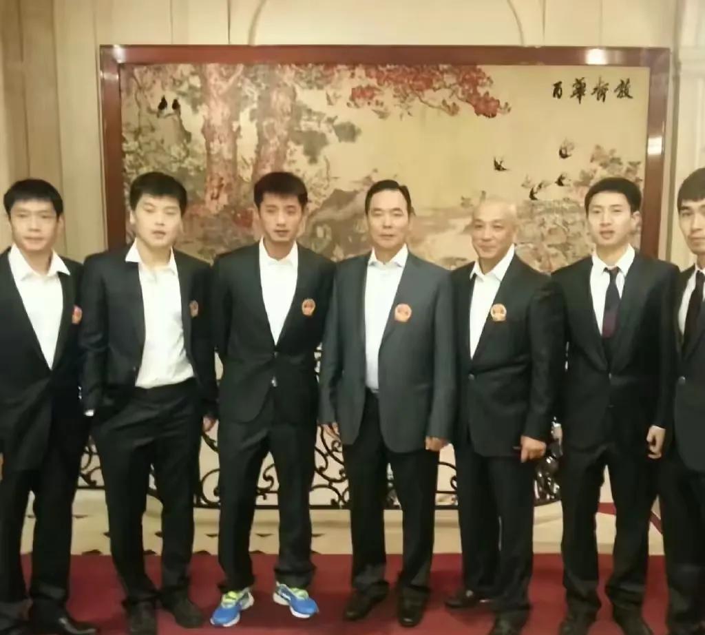 国乒队员征战乒超，
蔡振华携张继科整顿国乒教练组？
这阵势有点大
不知道要有多少