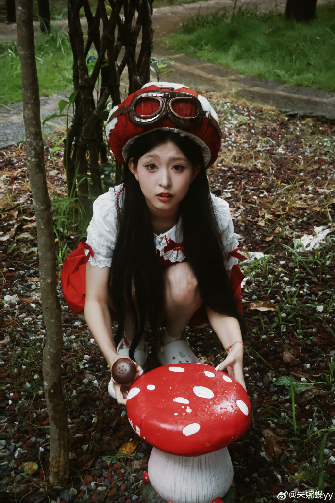 鼓曲社双胞胎还真不少，朱婉璐、朱婉蝶，徐婉宣、徐婉婕。上周，朱婉璐、朱婉蝶迎来了