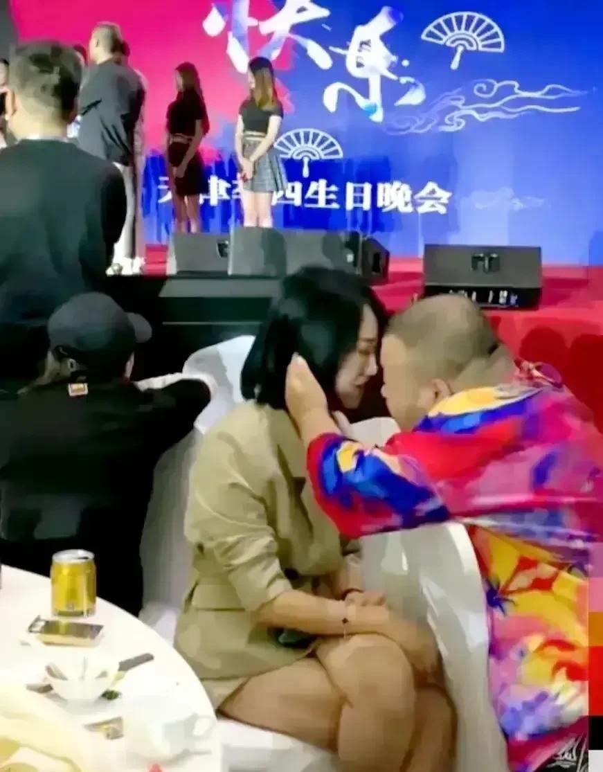 有老铁发现，回归快手的娜美变了，变得特别爱哭容易伤感，让家人们哭笑不得。昨晚随着