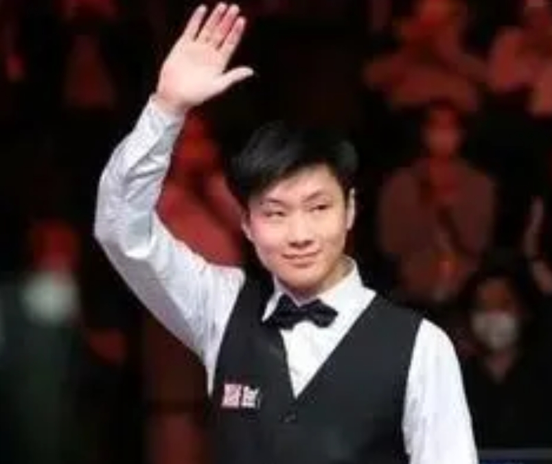 力克世锦赛四冠王，赵心童6-5逆转绝杀塞尔比闯进四强，创世锦赛后最佳战绩！
斯诺