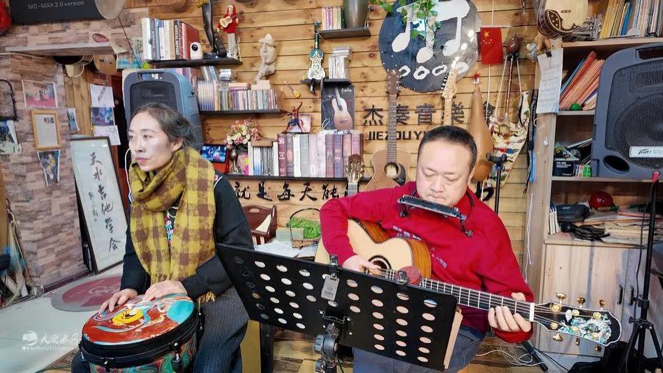 每晚弦歌不辍，以乐会友 吴晓亮吉他沙龙成天水乐迷“精神家园”