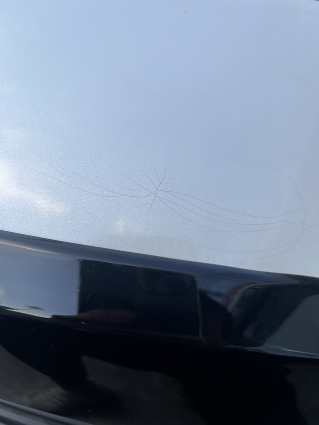 思域爆漆
上杠爆漆，好家伙没谁了。4儿子店说时候因为中网刮到导致上杠受力 便在一