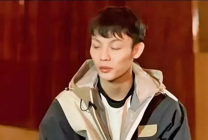 徐杰真敢口出狂言啊！
全明星票王果然是与众不同，徐杰在谈到日本男篮球员河村勇辉时