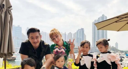 陈浩民蒋丽莎五年四胎











天哪！不敢相信，曾经的男神陈浩民，如
