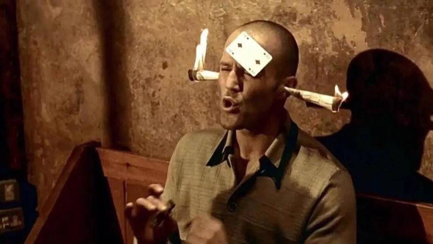 《两杆大烟枪》极致巧合疯狂反转，英伦黑色幽默打破套路！