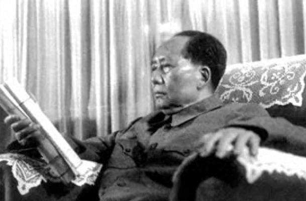 1958年北京军区政委要辞职，毛主席惊讶道：荣臻，你去看看怎么了
“主席，朱政委