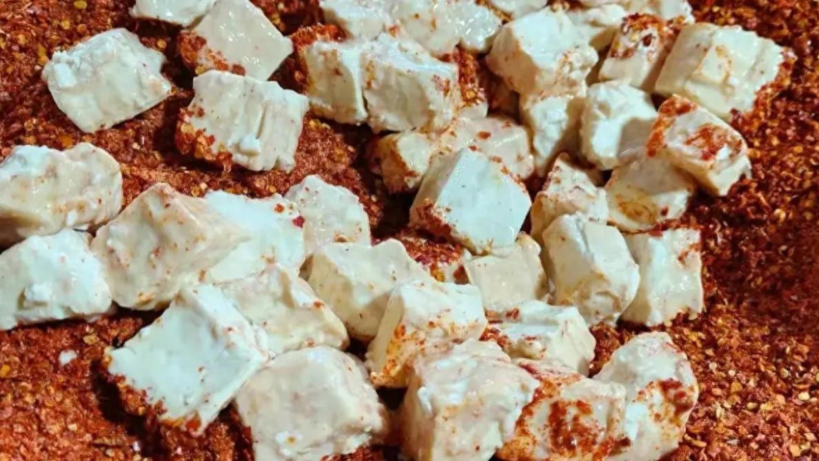 这坛“长毛”的豆腐，凭什么征服了中国人的胃？