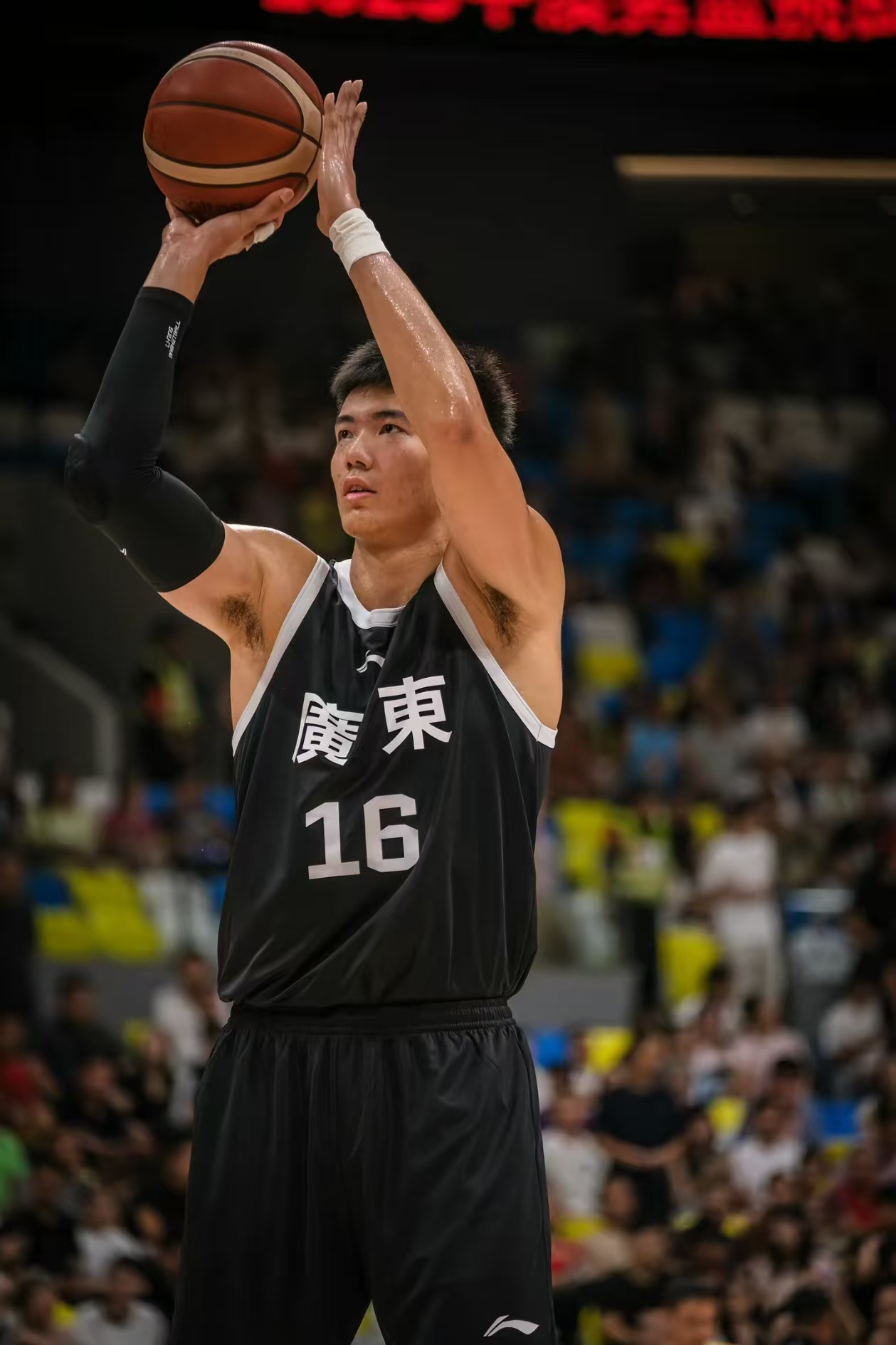 “名酒杯”广东两胜一负收官，张昊休战，焦泊乔还需适应宏远体系蓝领中锋打法