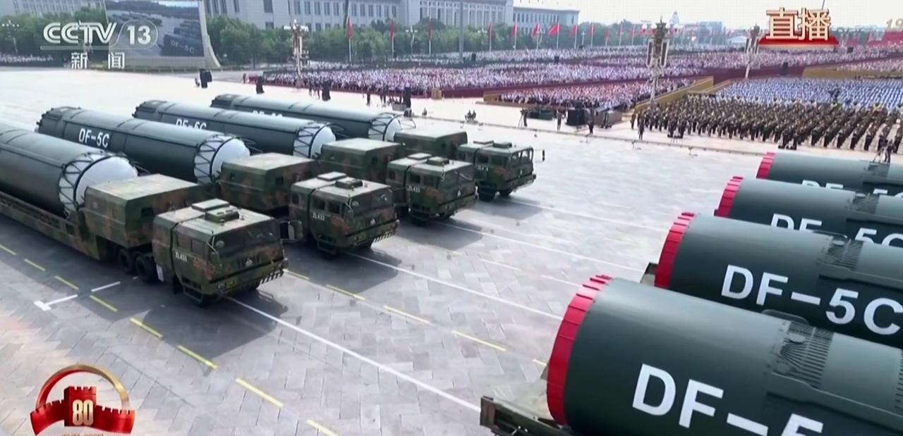 今年9.3大阅兵，出现很多高端武器，巨浪-3、惊雷-1震撼登场，最引人注目的是东