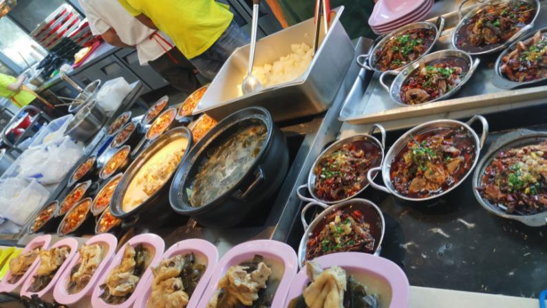 承包食堂要啥资质? 雅福食品：3 类证件 + 4 大条件，合规经营不踩坑