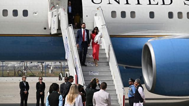 万斯访问印度，大力向莫迪推销F-35，不然会被中国歼-35甩在身后