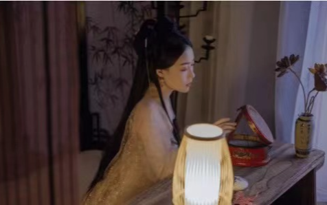 我预言天降洪水后，百姓开始奉我为天命女，皇帝得知后召我入宫