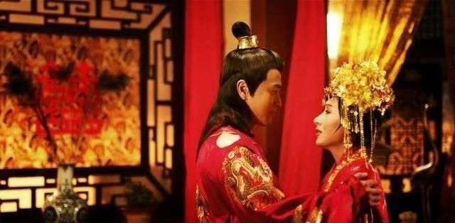她比皇帝大17岁，独宠后宫，无恶不作，后人却纷纷为她翻案
