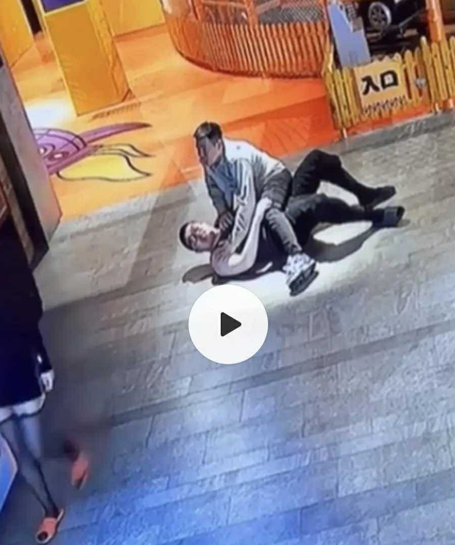 打架不要紧，一饱眼福最重要！