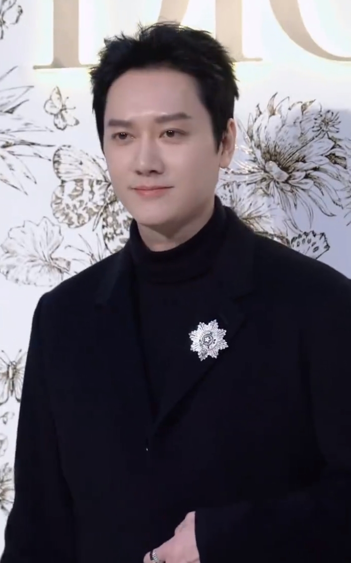 冯绍峰带女友与李治廷聚餐