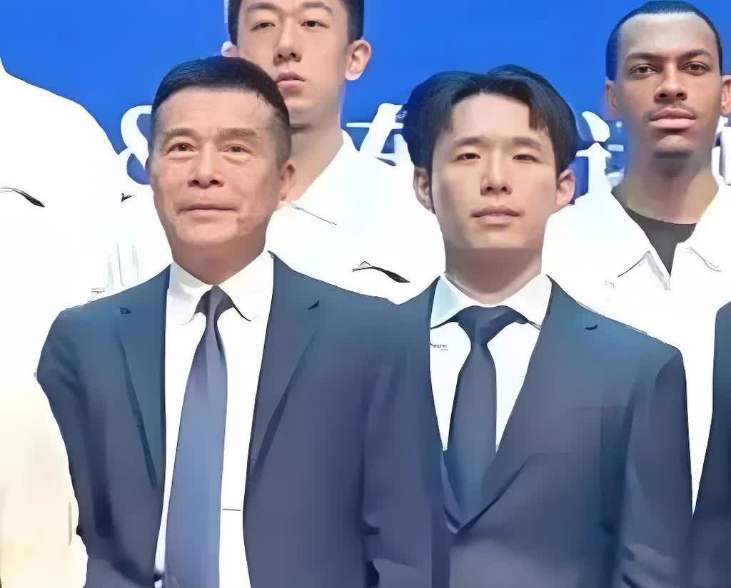 广东宏远俱乐部新老板陈浩峰最新动态:
        父子关系：陈浩峰是广东宏