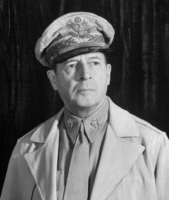 1953年，抗美援朝战争结束后，有人询问五星上将麦克阿瑟：＂哪个中国人让你印象最