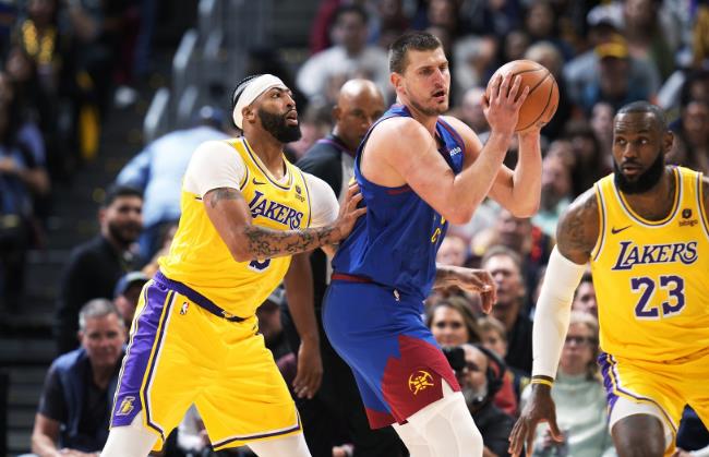 北京时间4月1号，NBA有多场比赛进行。其中掘金队意外爆冷，不敌圣安东尼奥马刺队