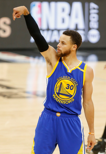 库里心态已经崩了，说实话库里自己就没夺冠想法了， 明天开超市就行了， 真的没必要