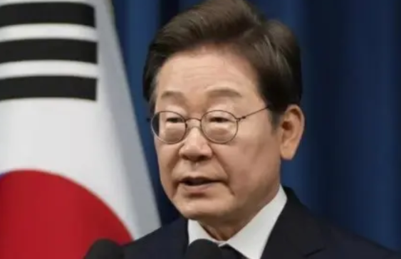 7月3日，韩国总统李在明就职满月记者会：以“实用外交”改善韩中关系。
李在明提出