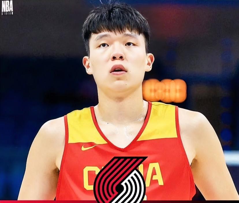 难以置信！NBA选秀大会最不可思议的2个操作：
1、开拓者16顺位选中中国中锋杨