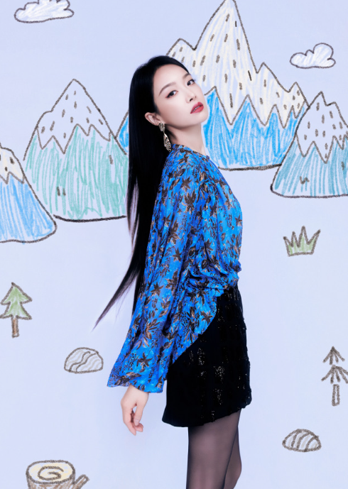 宋茜的蓝色小感觉传答案，这妆造让人觉得真不错，超nice的！