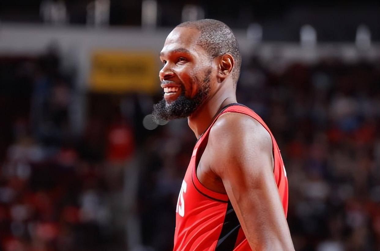 缺少范弗里特对火箭的影响。
1，节奏太慢，很难后场快速持球推进，一遇到全场紧逼就