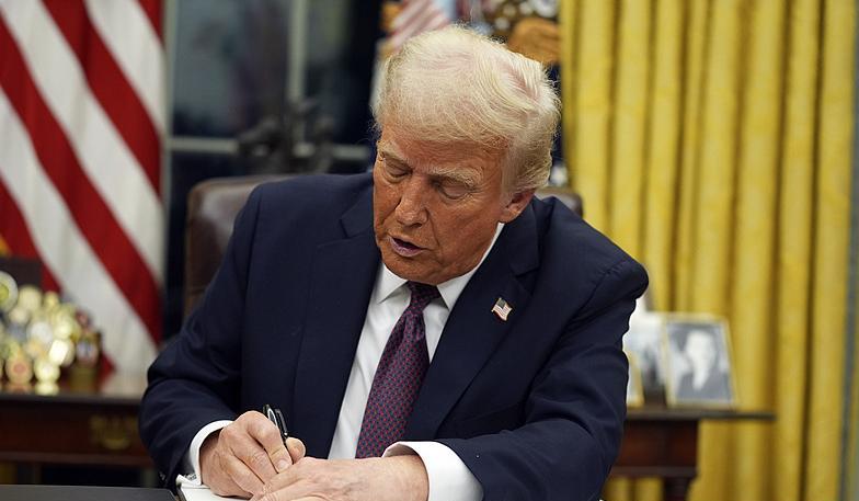 特朗普这是把日本当提款机了？张口就说日本那 5500 亿投资是 “美国的钱”，想