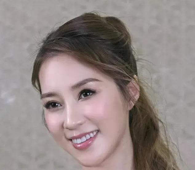 李兆基病逝，他们家的丑闻也被扒出来了，徐子淇为了保住地位，才生了四个孩子，两个儿