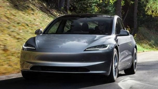 逆势而为! 雷军发起正面挑战，特斯拉却以涨价回应？