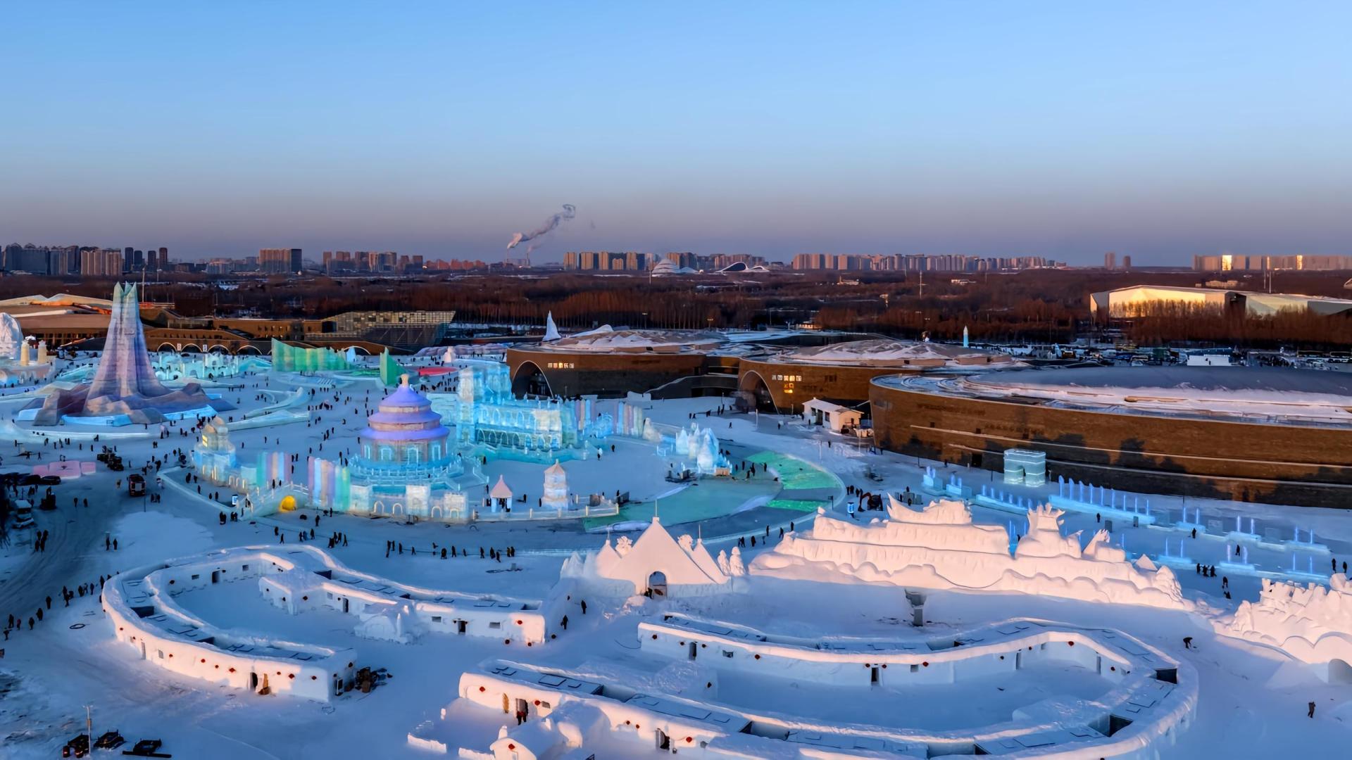 零下 25 度的寒风拂过脸颊 | 哈尔滨冰雪大世界：冰雪童话的极致体验