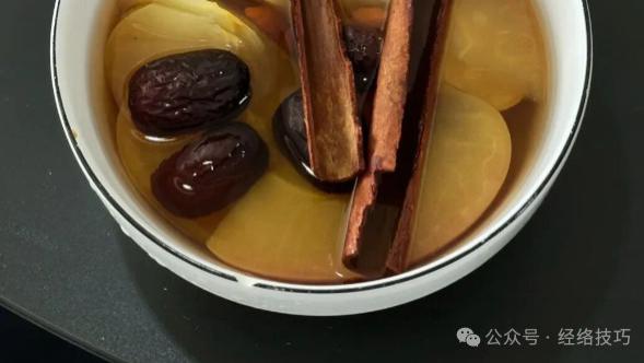 一个水果，既养脾胃，又润全身！试着煮水喝上1个月，脾胃舒坦自在，气血顺畅流转，状态焕然一新！
