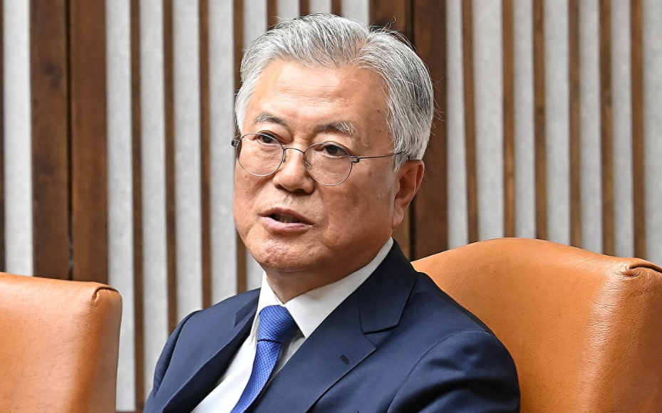 文在寅直言，尹锡悦堪称韩国史上最差劲的总统。他肆意破坏和平，妄图挑起南北战争，还