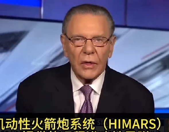 美国国防部发言人于18日表示，许多武器正通过火车运送至乌克兰，并强调暂停对乌克兰