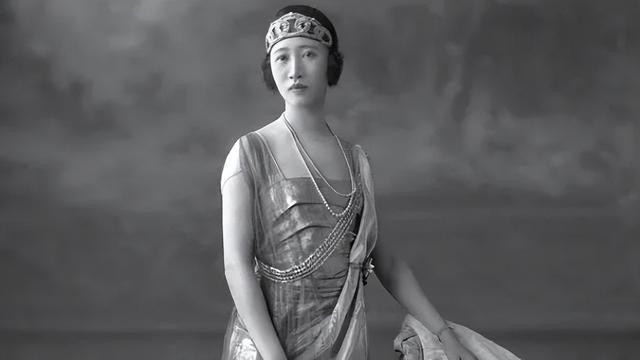 民国名媛鼻祖黄蕙兰：倒贴三婚大叔顾维钧，千金散尽后却遭抛弃