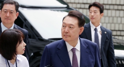 尹锡悦拒绝配合！第3次了
当地时间19日，根据韩国警方要求，前总统尹锡悦必须到案