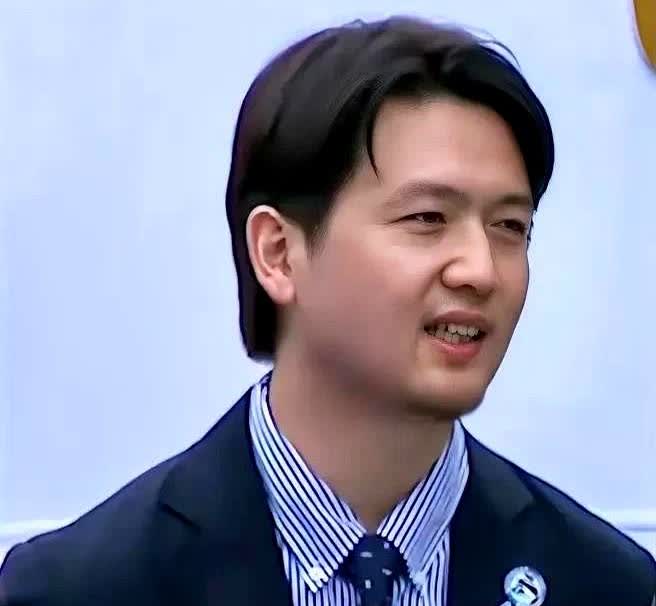我有个大胆的猜测

刘楚昕未来文学成就大概会超过余华

因为他有一样东西