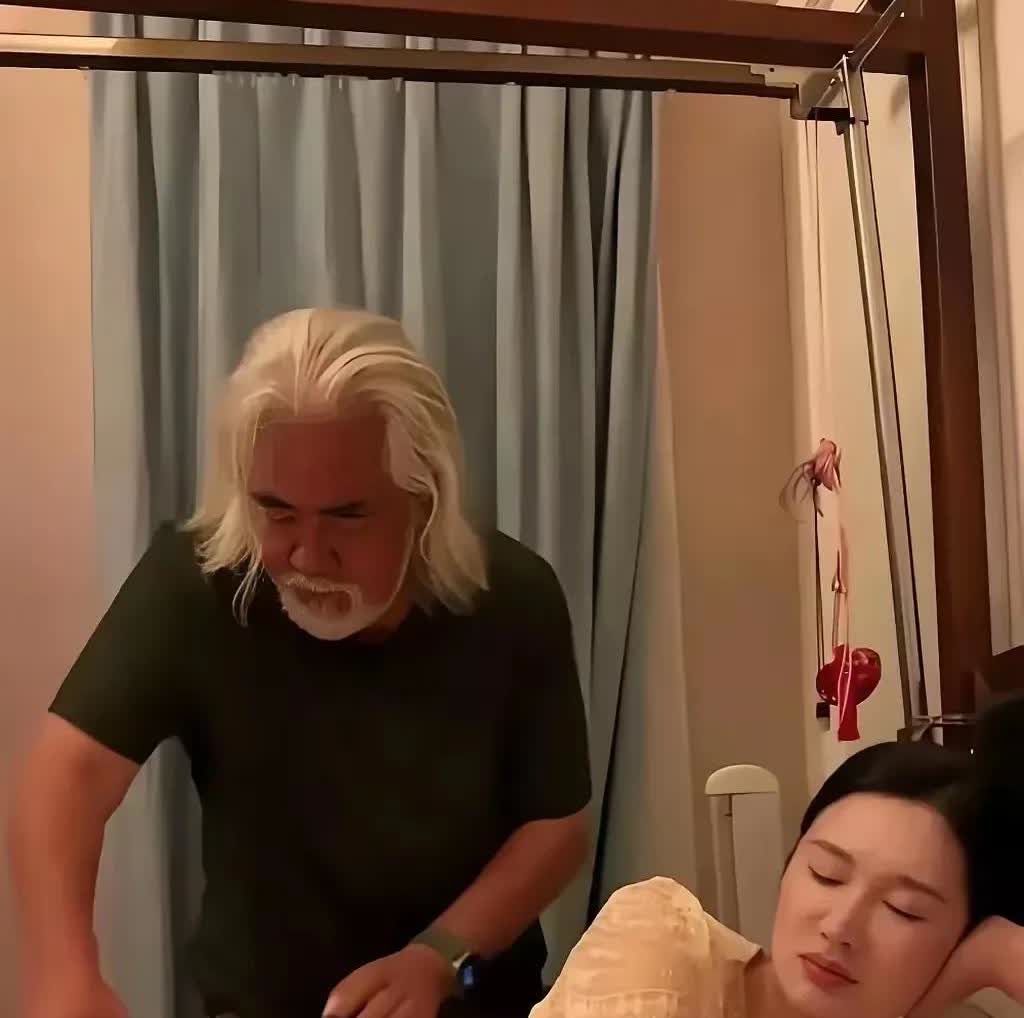 杜星霖连睡觉都是那么美，这就是传说中的睡美人。也难怪张纪中那么宠爱她，毕竟张导比