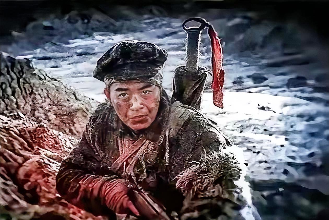 1937年，一走散的西路军战士在村里突然遇到两个马家军骑兵。回去，躲闪，都会引起