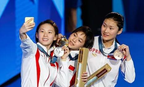 跳水为什么几乎全世界都玩不过中国？因为在国外，玩跳水可能就不赚钱，奖金高估计就会