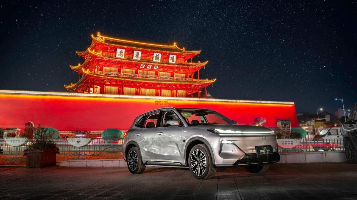 吉利银河星舰7匠心同频千年古建水 媒体实测油耗百公里3.2L