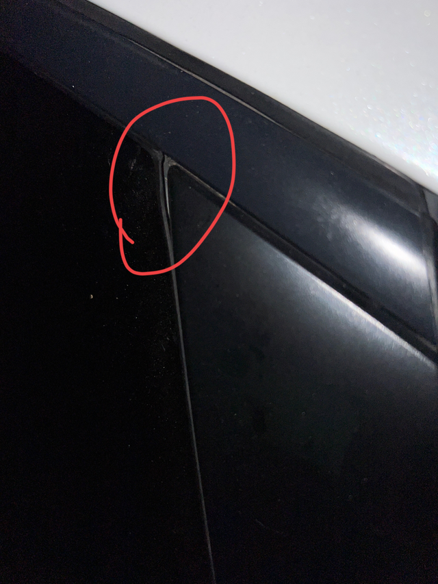 胶条变形了
不到两年的车，后排玻璃胶条翘边变形了，这车质量真的差