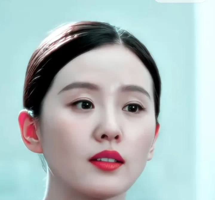 红唇轻启，似有千言。刘诗诗！