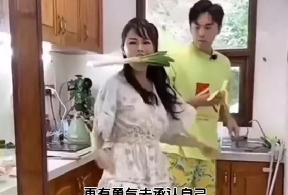 有人说，秦昊是靠伊能静才有今天的。
秦昊因为在《扫毒风暴》中，成功塑造了卢少骅这