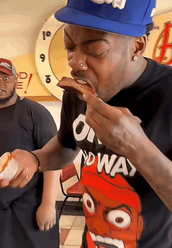 哇噢！这是怎么做到的
还有什么食物能好吃到眼球爆出来了呢[尬笑]