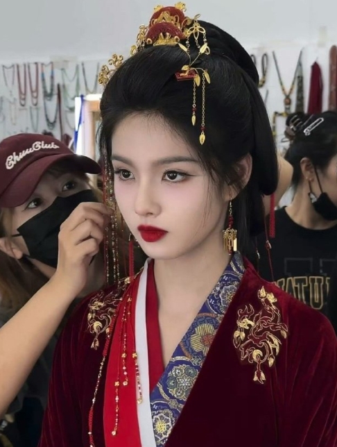 一直不开机，原来是在等艾米长大。导演的眼光还是太毒了，艾米的形象真的很贴合小说。