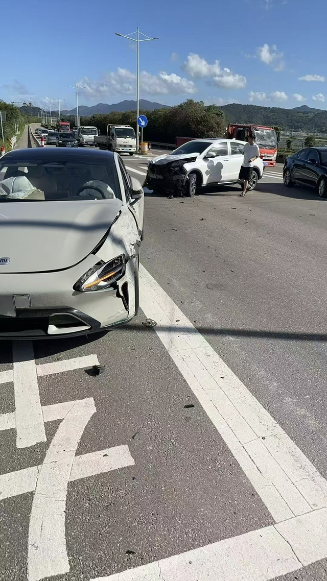 小米碰撞测试
果然是人不行，不是车不行