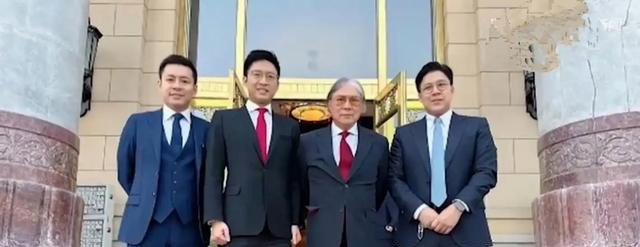 霍家大房掌管家族企业











你敢信？豪门争产也有和平解决的时候！