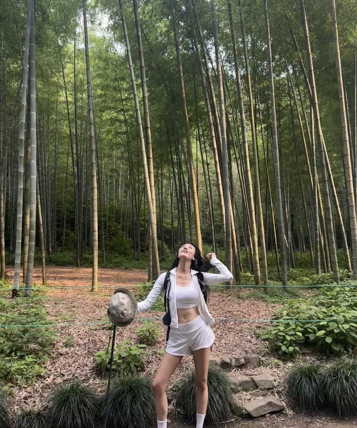王紫璇，172cm，徒步登山。