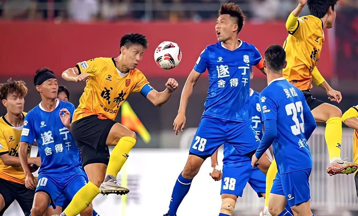 遂宁潼南足球惨败，背后藏着年轻人全跑光

江津队9比1、成都队6比0，数字像